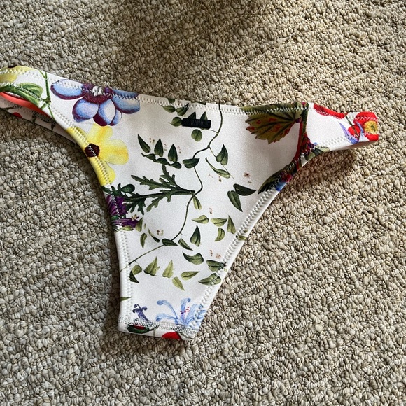 Triangl bottom - Picture 3 of 3